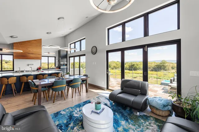 a picture of a wall with a white wall