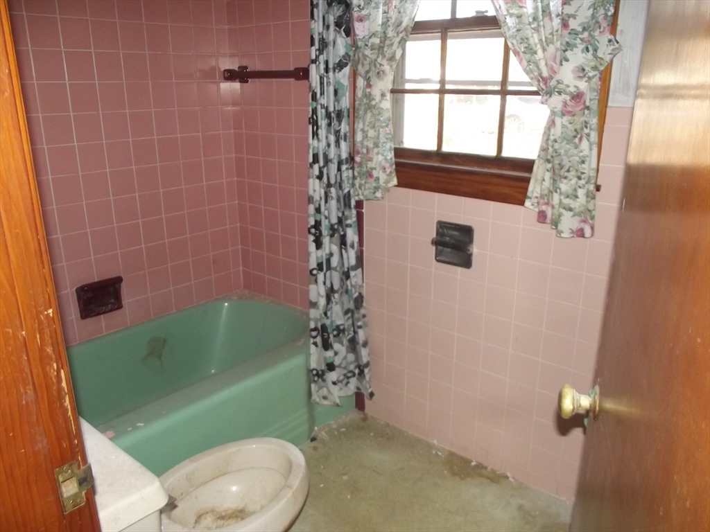 3 Rennie Street Lunenburg, MA 01462 - Photo 11 of 19