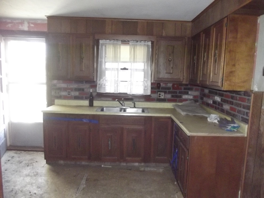 3 Rennie Street Lunenburg, MA 01462 - Photo 9 of 19