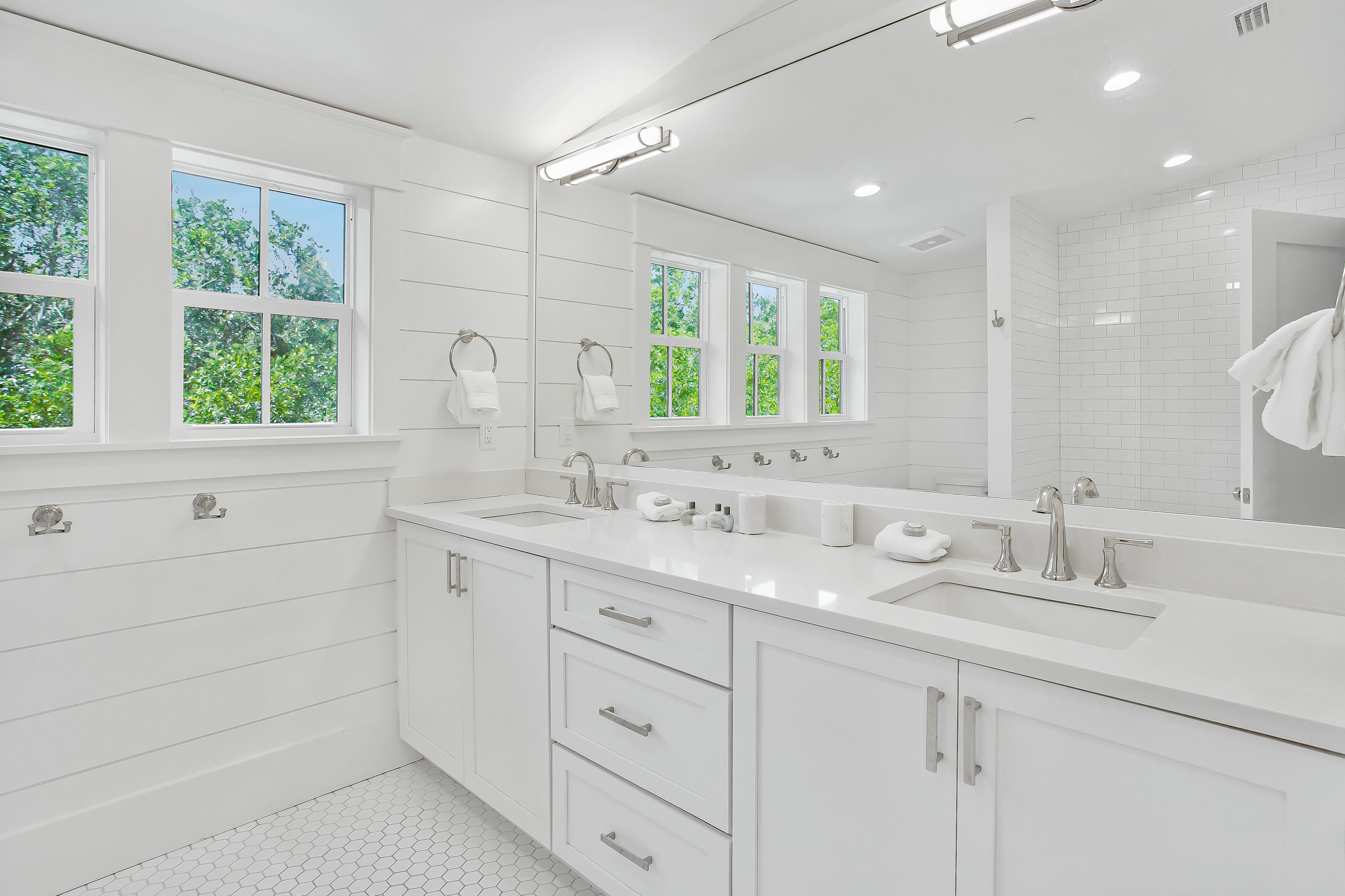 177 Grayton Trail Road Santa Rosa Beach, FL 32459 - Photo 32 of 78 a bathroom with 2 sink tub and a mirror