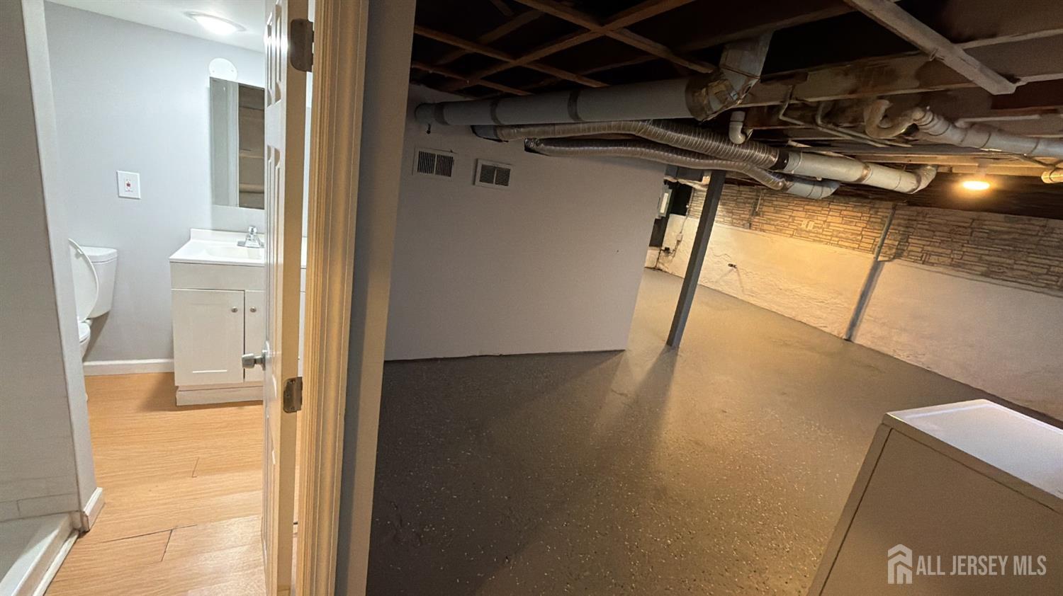 463 Valmere Avenue Piscataway, NJ 08854 - Photo 15 of 18 a view of bathroom