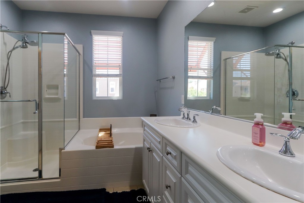 47 Aliso Ridge Loop Mission Viejo, CA 92691 - Photo 27 of 49 Master bedroom dual sinks