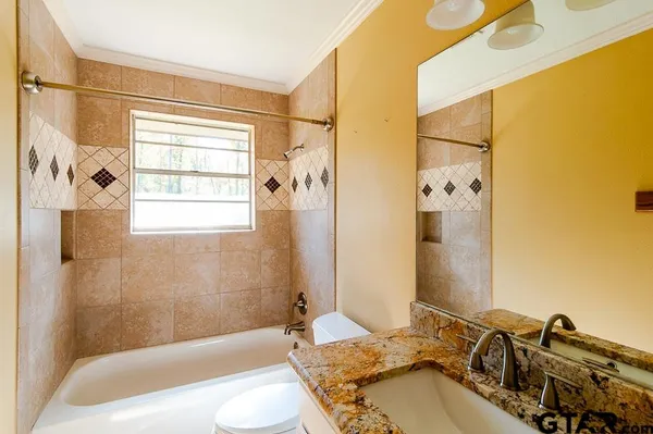 $2,400 | 15458 Highway 110, Whitehouse, TX 75791