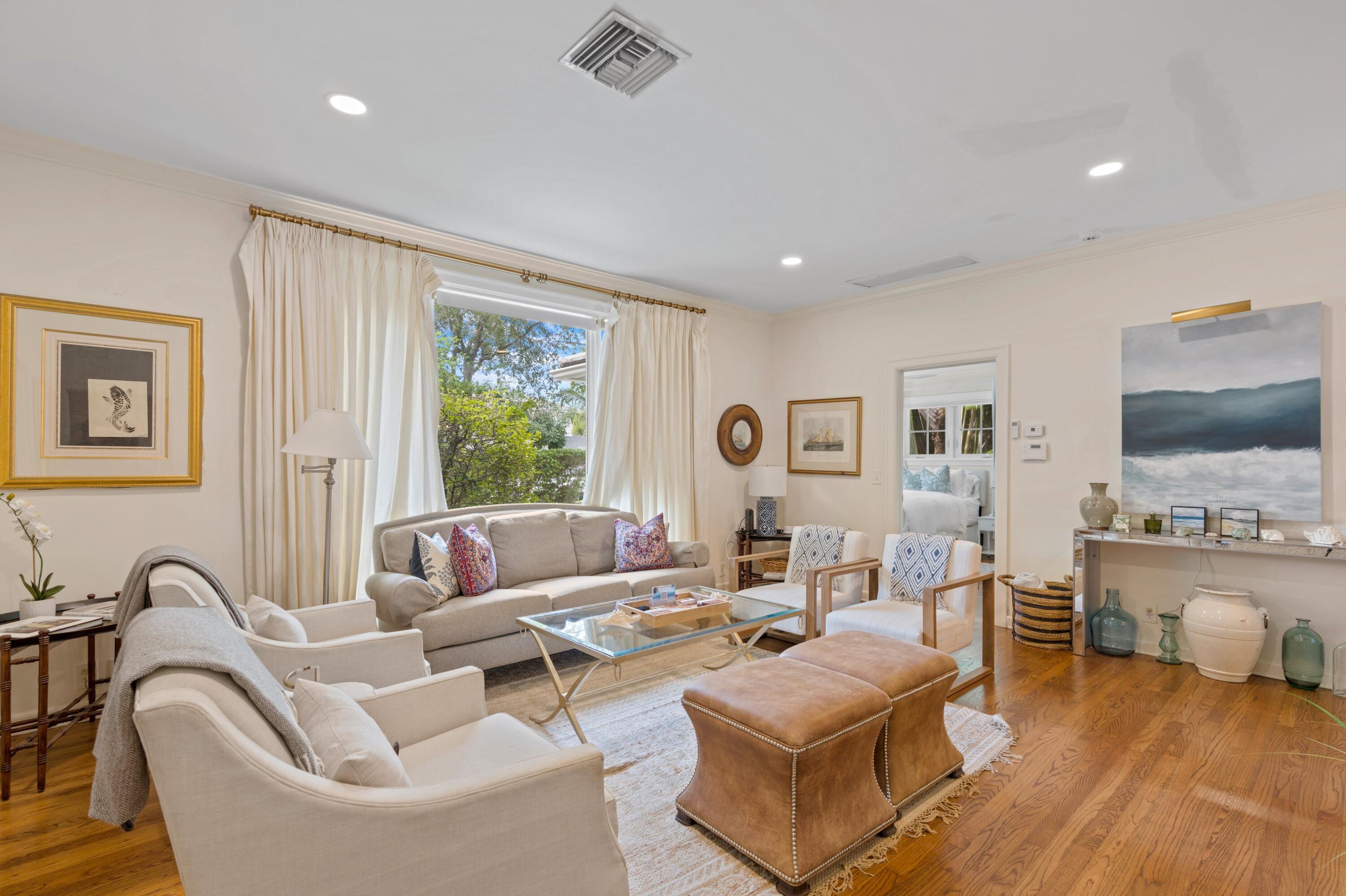 733 Sunset Road West Palm Beach, FL 33401 - Photo 5 of 32 Living Room