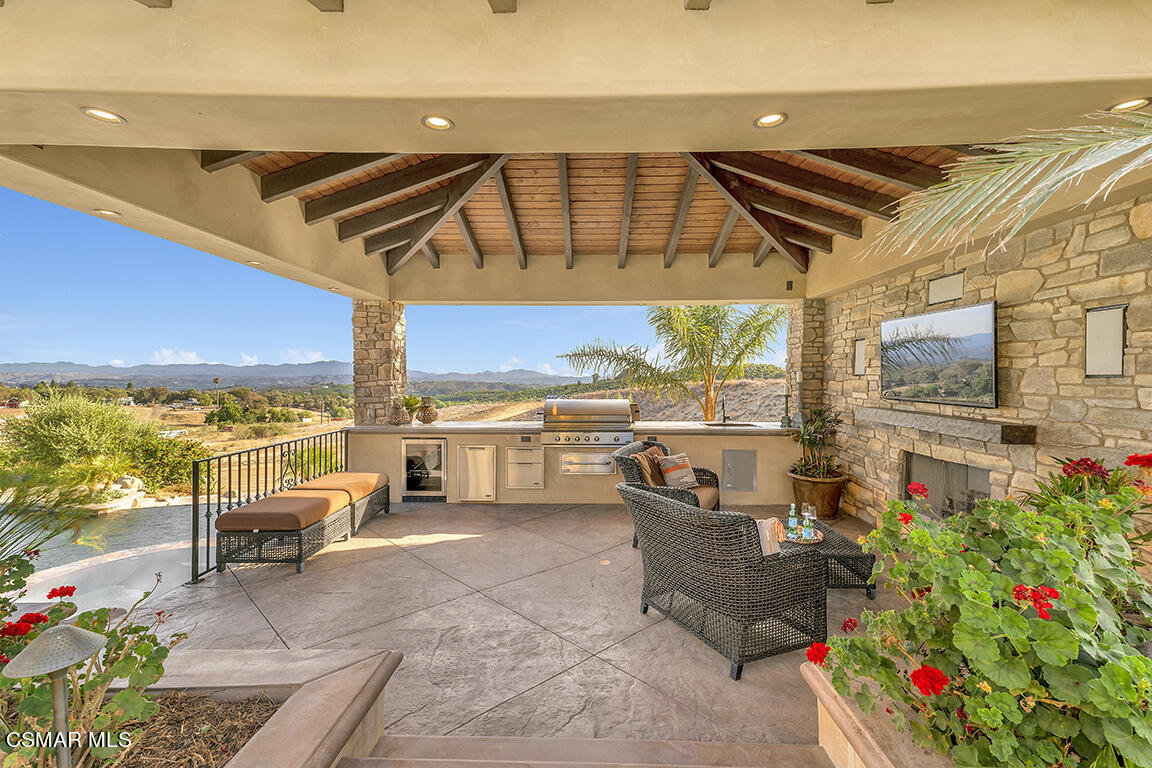 8577 Happy Camp Road Moorpark, CA 93021 - Photo 8 of 96 8577 Happy Camp Road, Moorpark - HsHProd