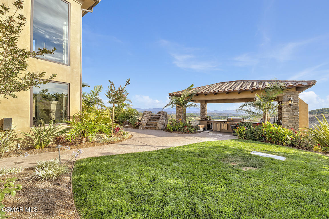 8577 Happy Camp Road Moorpark, CA 93021 - Photo 78 of 96 a view of a building with a yard