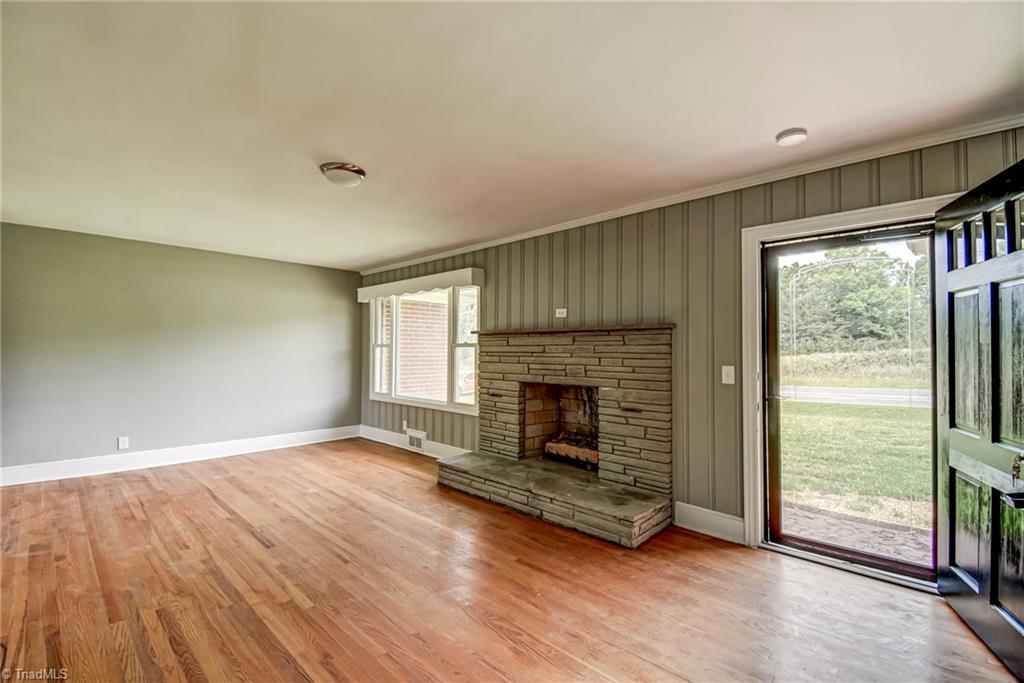 1171 Mitchell Road Pilot Mountain, NC 27041 - Photo 5 of 33 Gallery Image 5