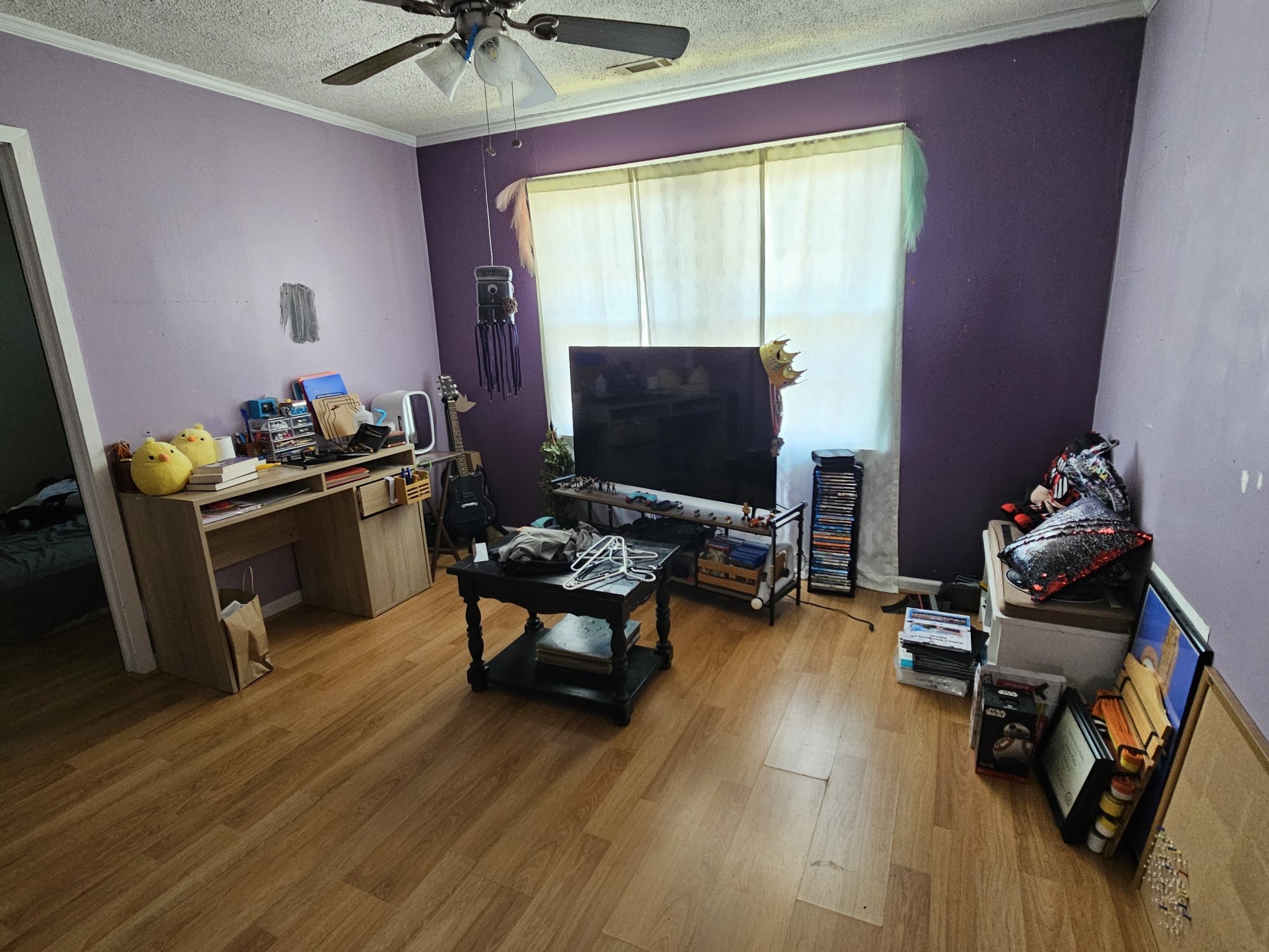 210 Twin Oaks Road McMinnville, TN 37110 - Photo 18 of 35 a livingroom with workspace and a window