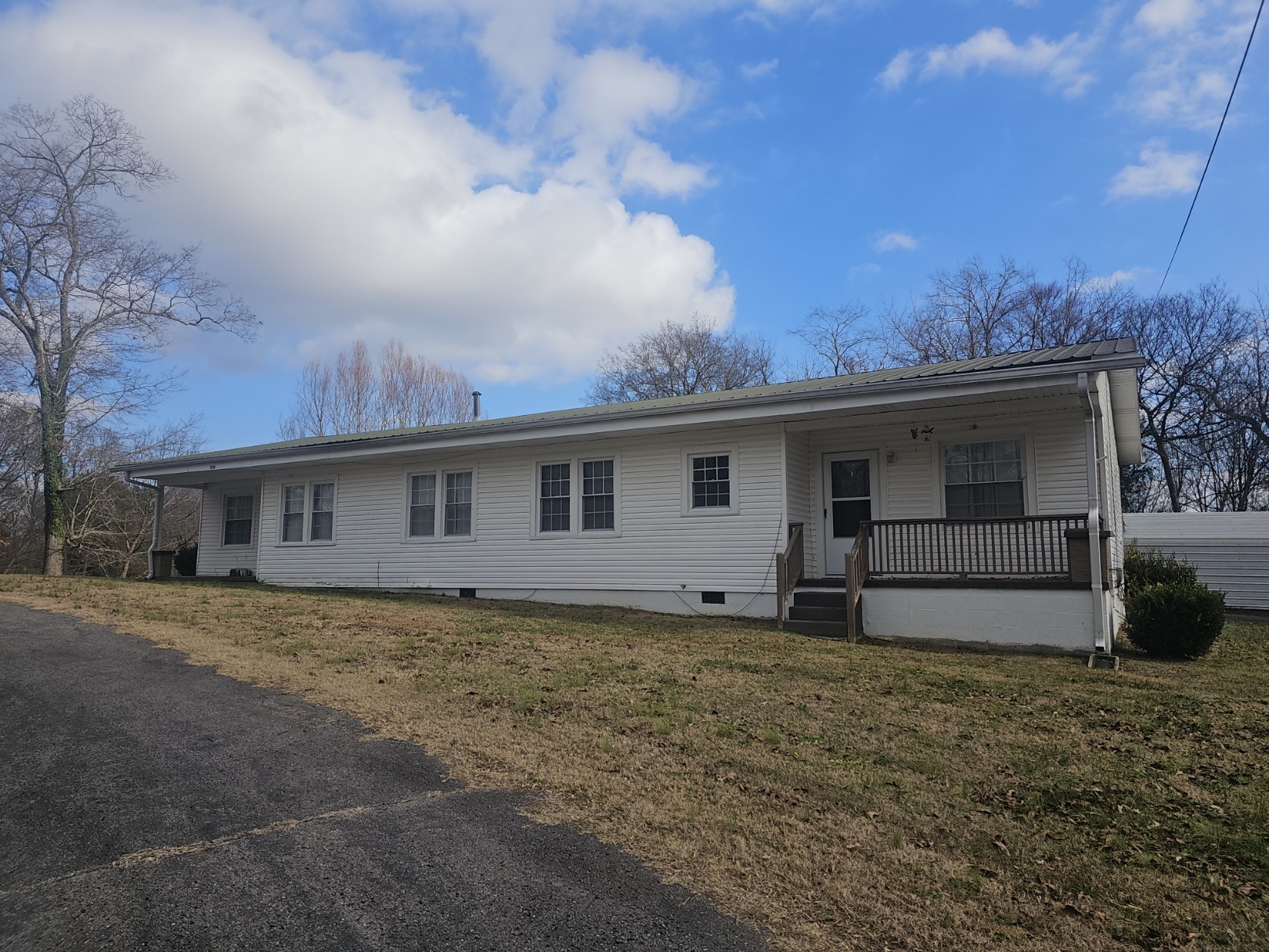 210 Twin Oaks Road McMinnville, TN 37110 - Photo 3 of 35 a view of a house with a yard
