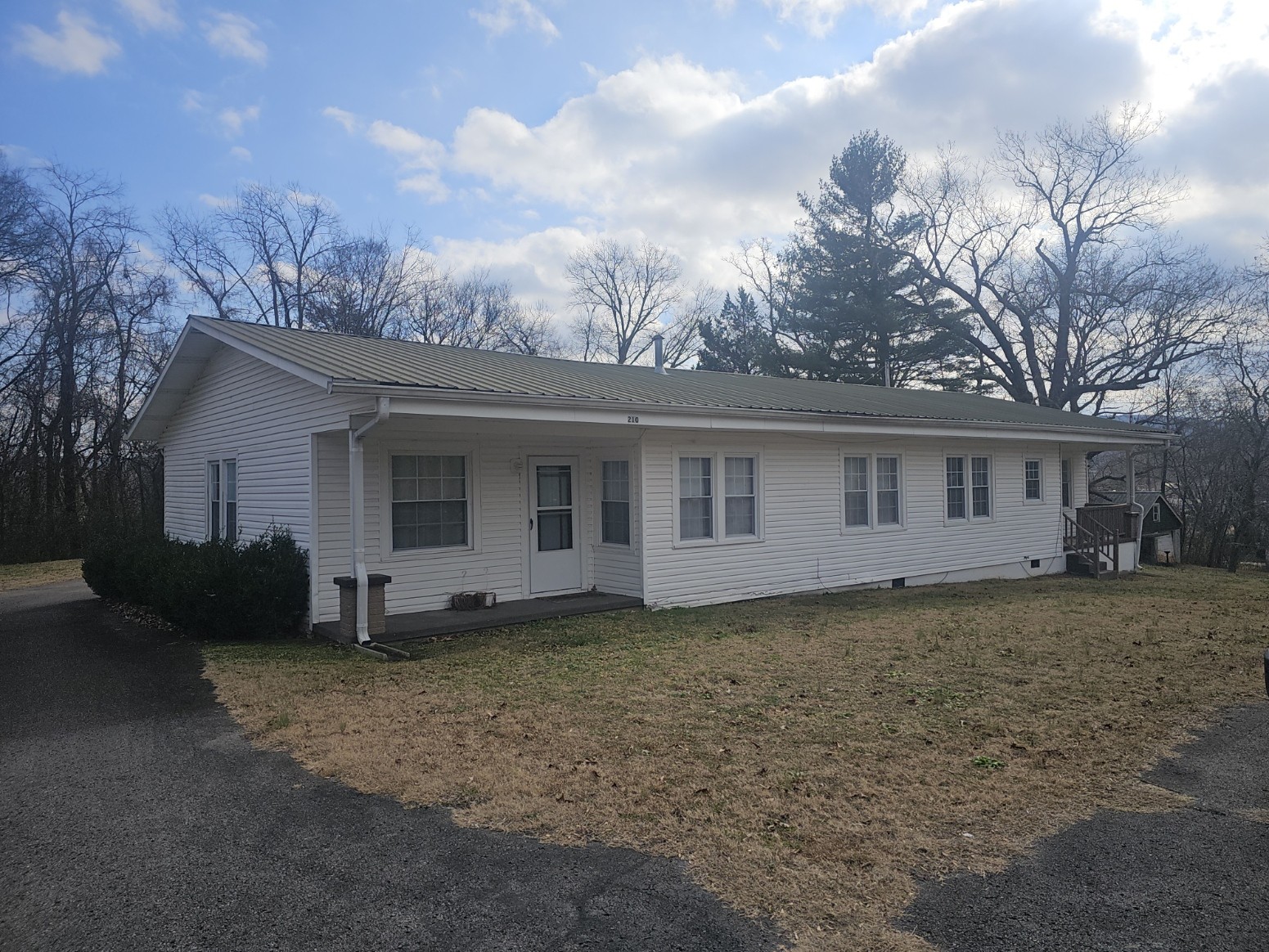 210 Twin Oaks Road McMinnville, TN 37110 - Photo 3 of 35