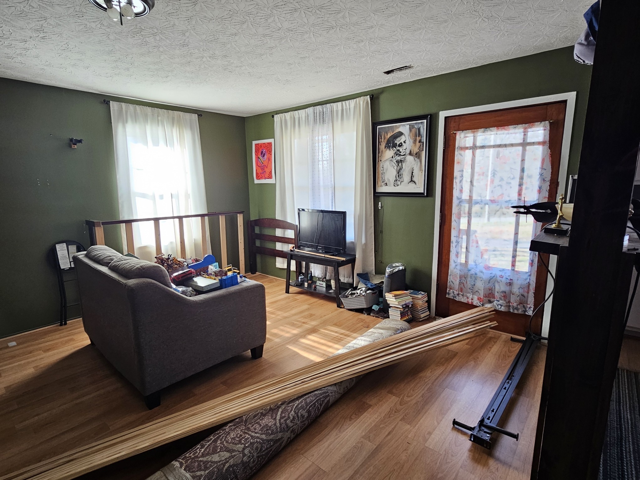 210 Twin Oaks Road McMinnville, TN 37110 - Photo 32 of 35 a living room with furniture gym equipment and a flat screen tv