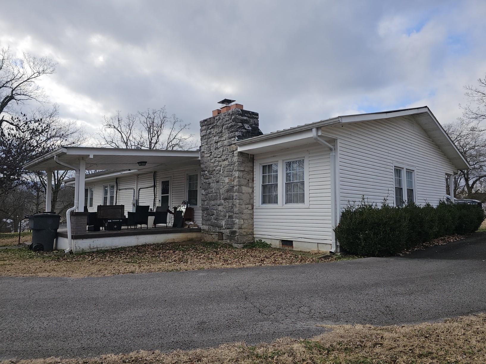 210 Twin Oaks Road McMinnville, TN 37110 - Photo 6 of 35 a view of a house with a patio