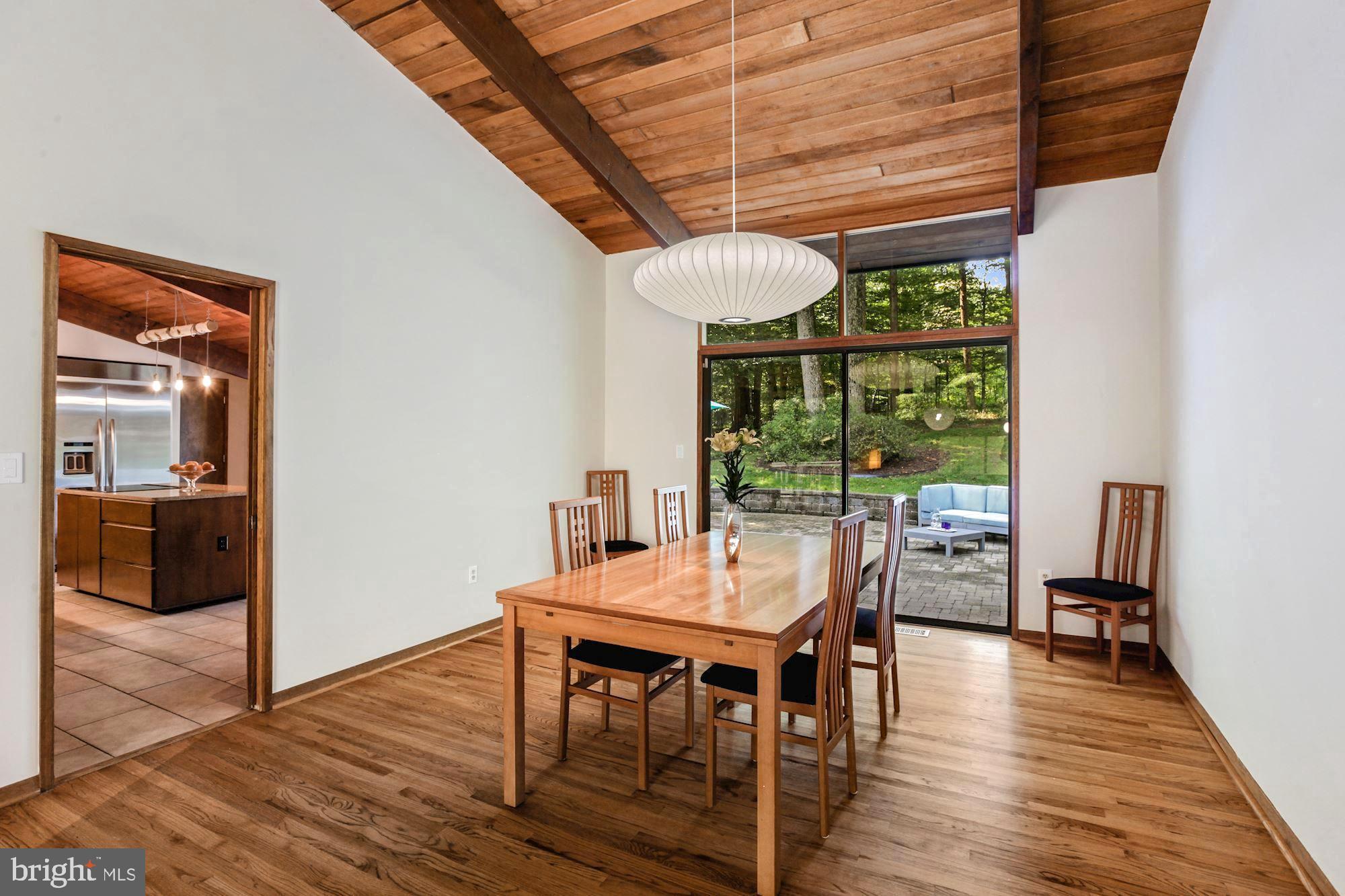 11008 Fawsett Road Potomac, MD 20854 - Photo 8 of 31