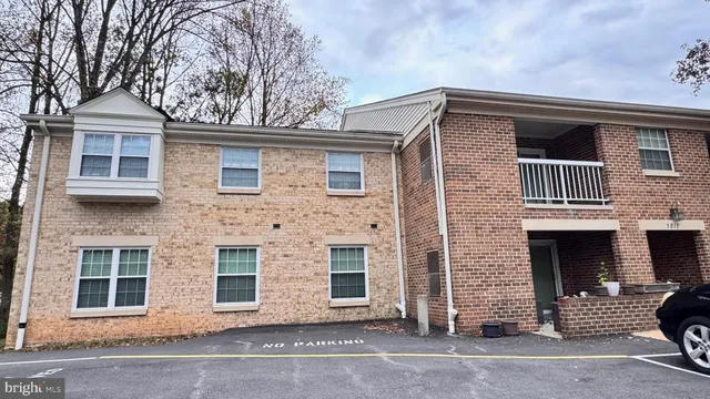 $2,400 | 5817 Cove Landing Road, Unit 301, Burke, VA 22015