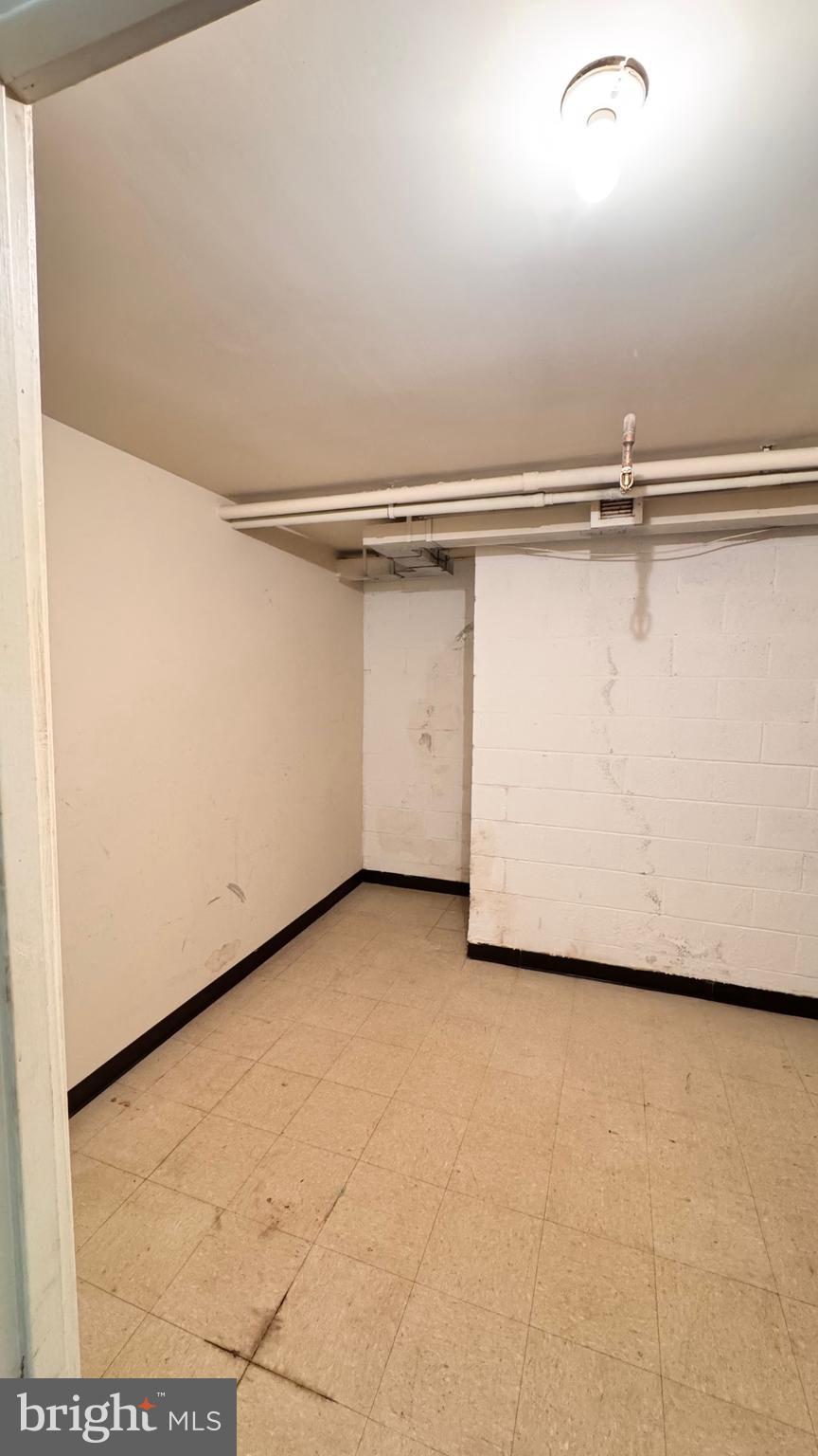 5817 Cove Landing Road, Unit 301 Burke, VA 22015 - Photo 27 of 32