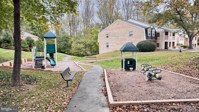 $2,400 | 5817 Cove Landing Road, Unit 301, Burke, VA 22015