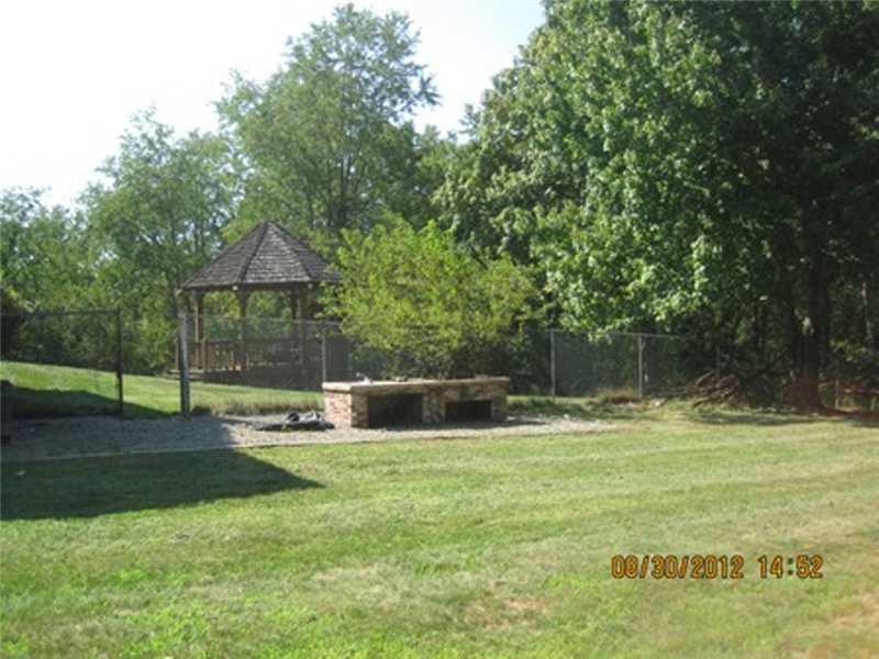 456 Independence Road Aliquippa, PA 15001 - Photo 4 of 6 Yard/Garden.