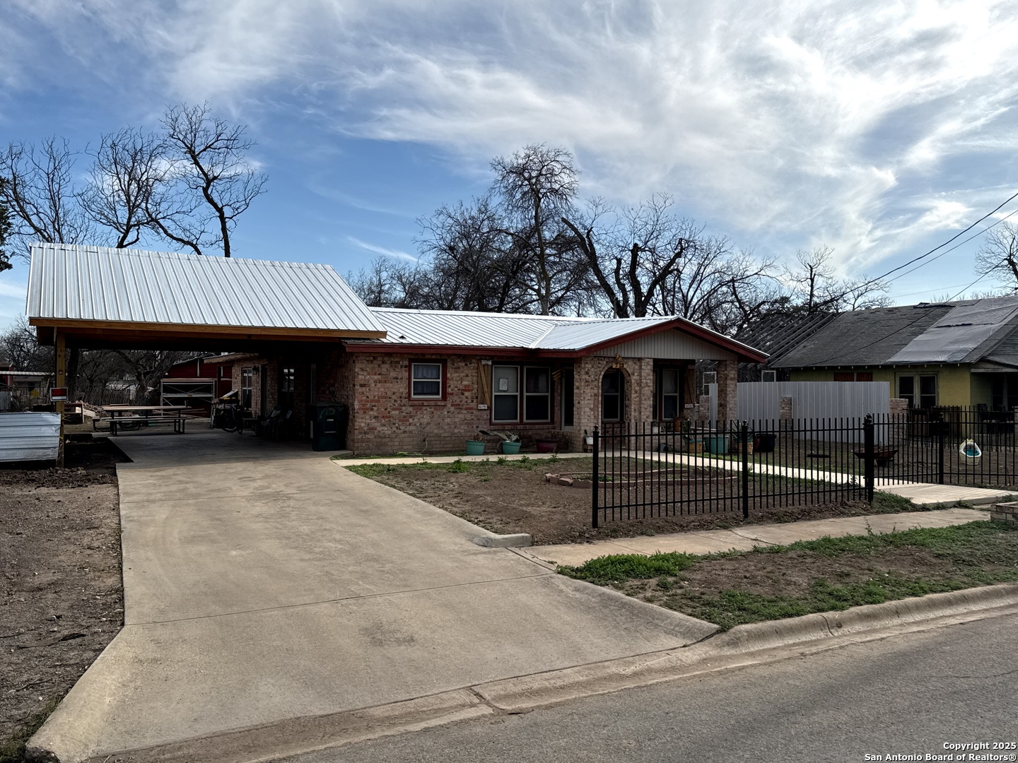 713 Boone Street Uvalde, TX 78801 - Photo 3 of 31 a front view of a house with a garden