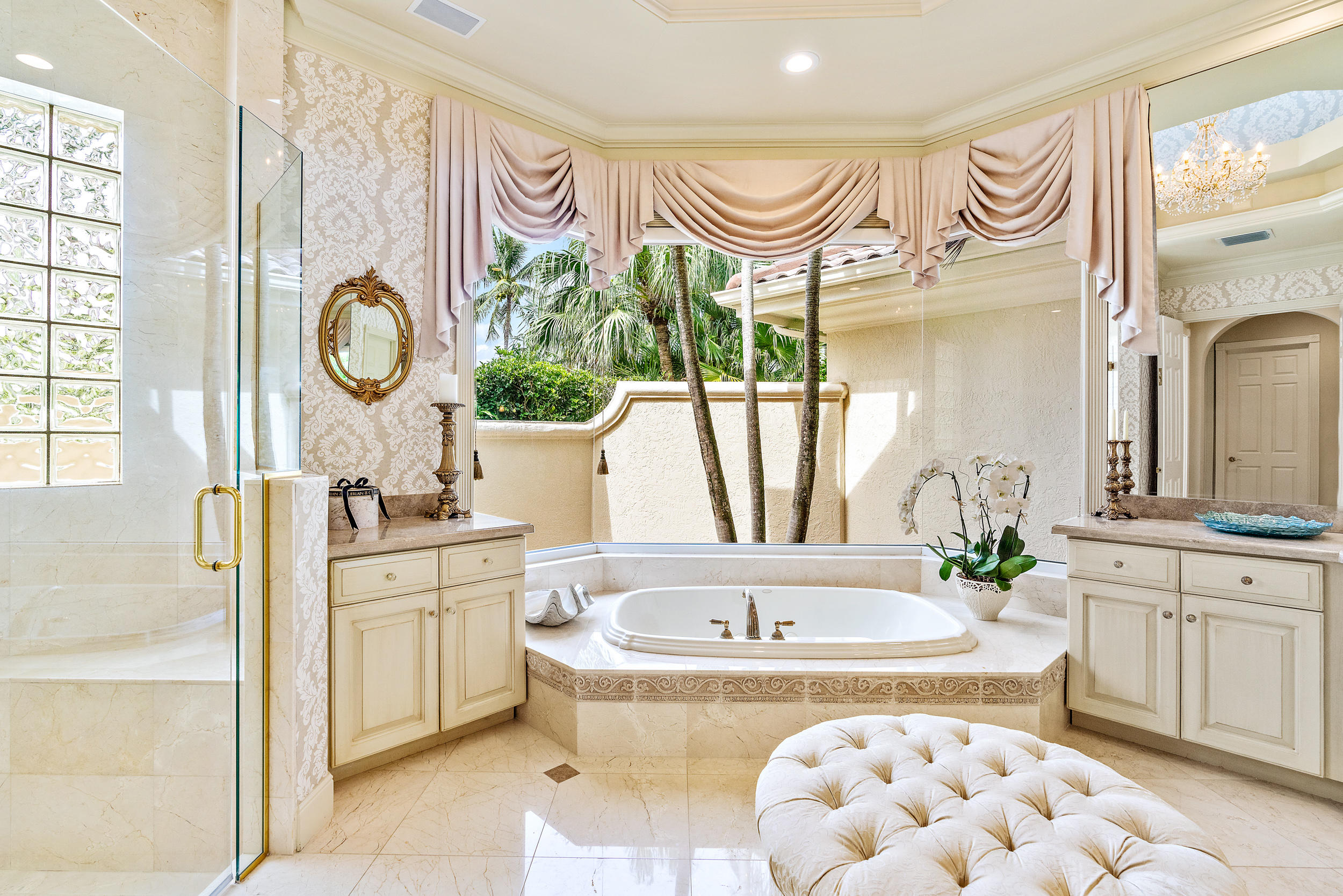 3152 Casseekey Island Road Jupiter, FL 33477 - Photo 23 of 45 a bathroom with a bathtub and a sink