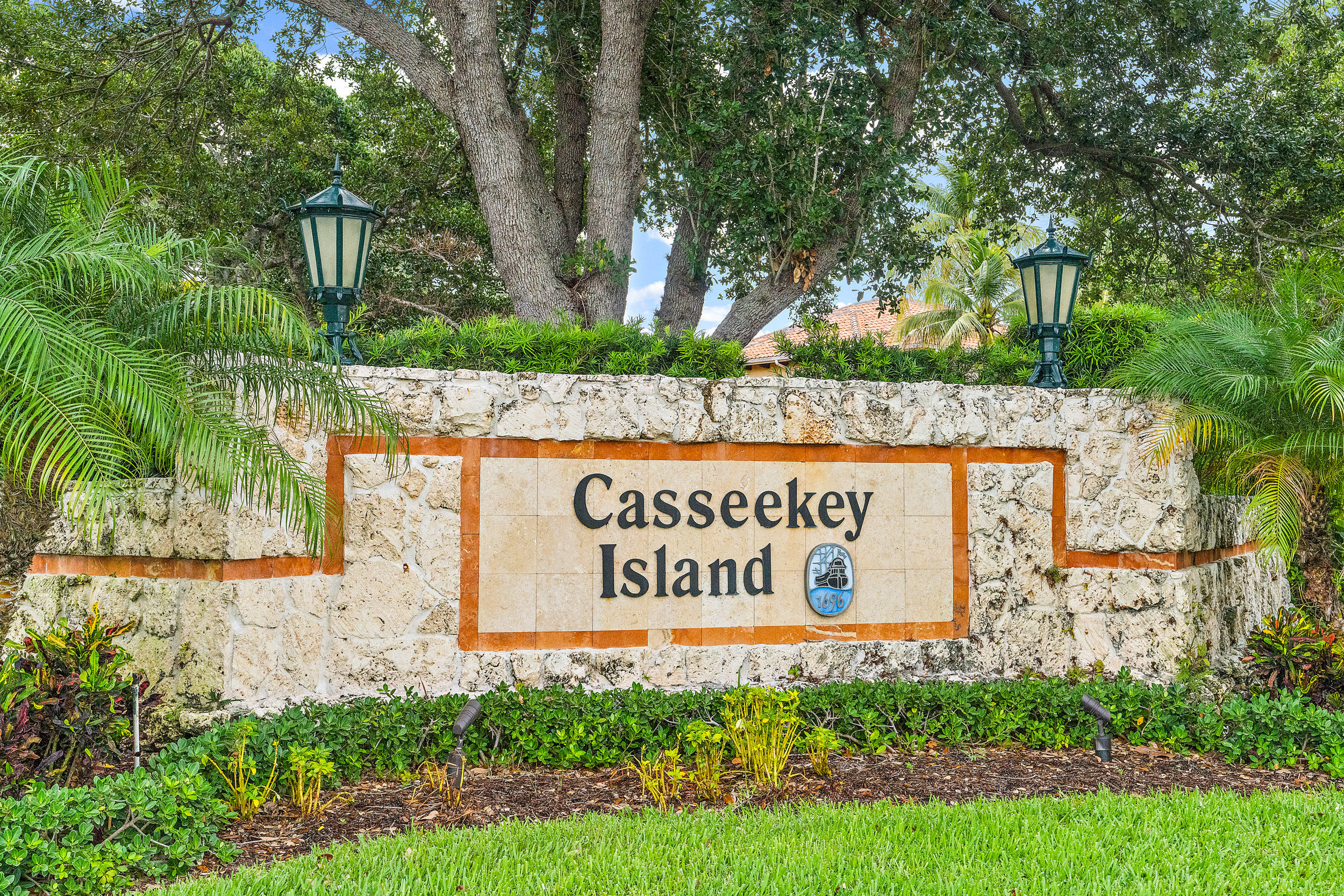 3152 Casseekey Island Road Jupiter, FL 33477 - Photo 42 of 45 a sign on the side of a park