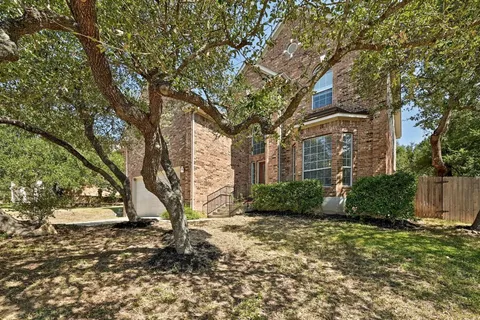 a view of a large garden with large tree