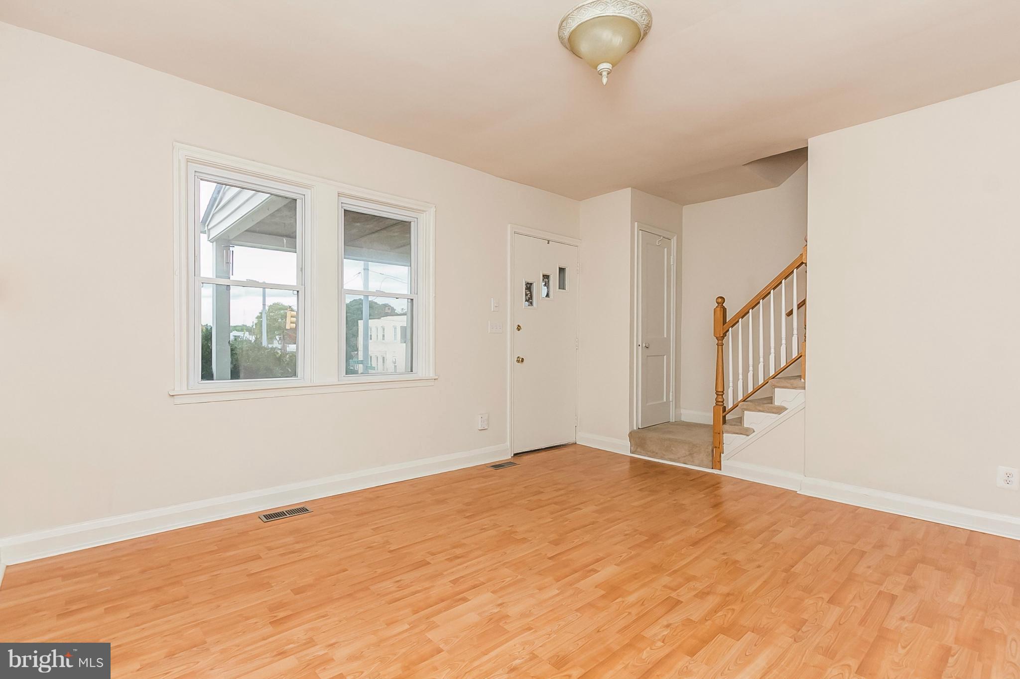 4297 Falls Road Baltimore, MD 21211 - Photo 4 of 22 Living Room