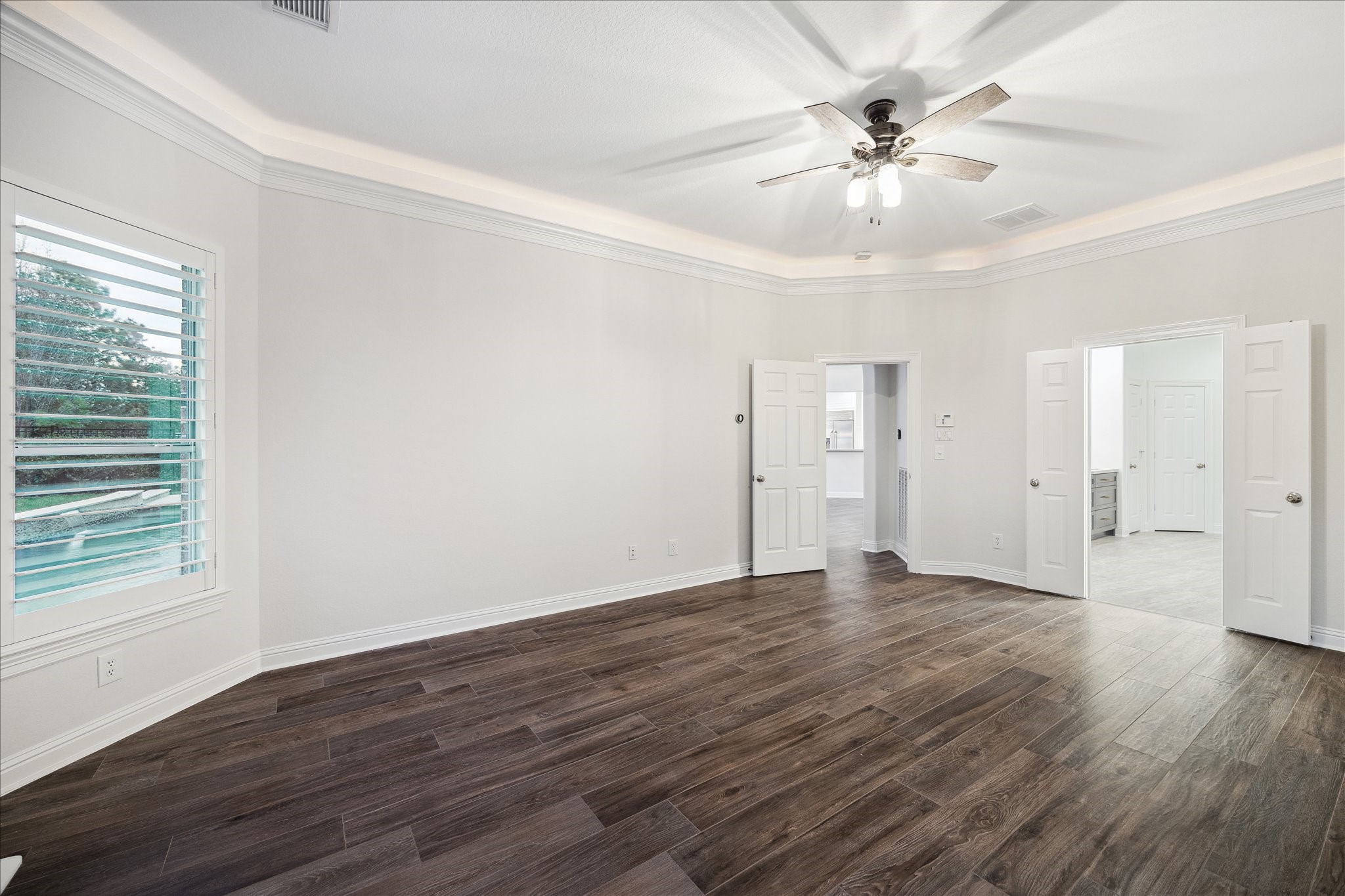 6211 Alameda Point Lane Houston, TX 77041 - Photo 25 of 50 Alternate view of the generously sized first-floor primary bedroom.