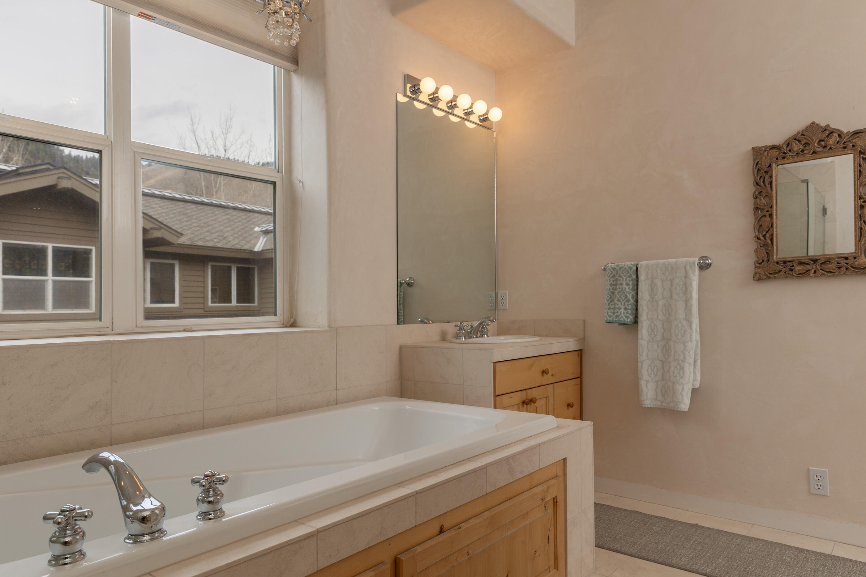 215 River Ridge Lane, Unit B Ketchum, ID 83340 - Photo 16 of 30 Primary Bath