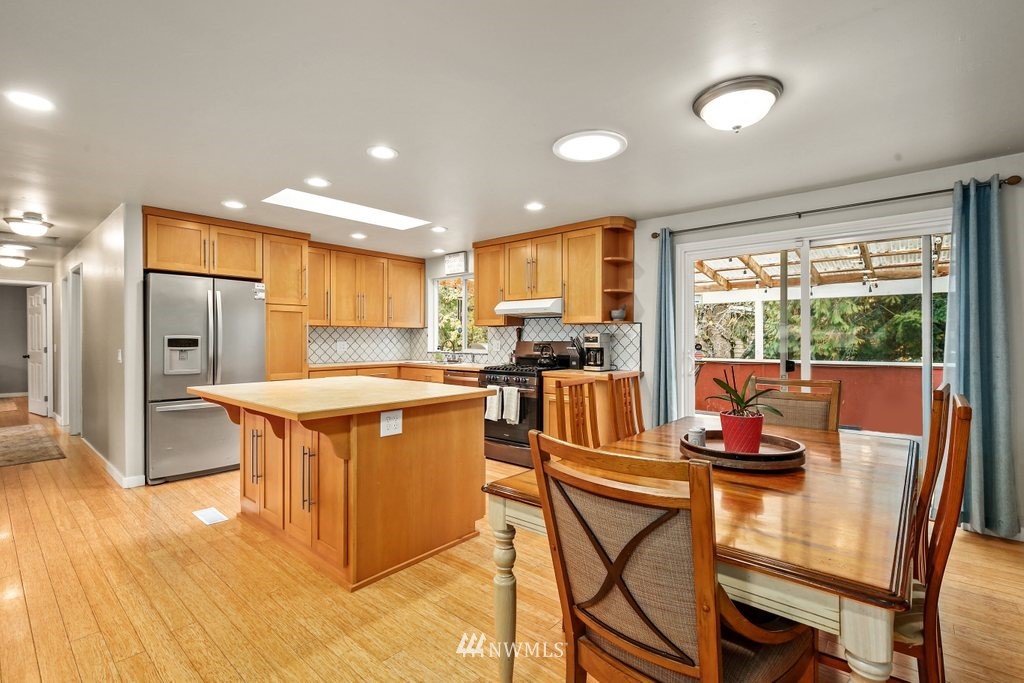 12542 Southeast 188th Place Renton, WA 98058 - Photo 4 of 30 Gallery Image 4