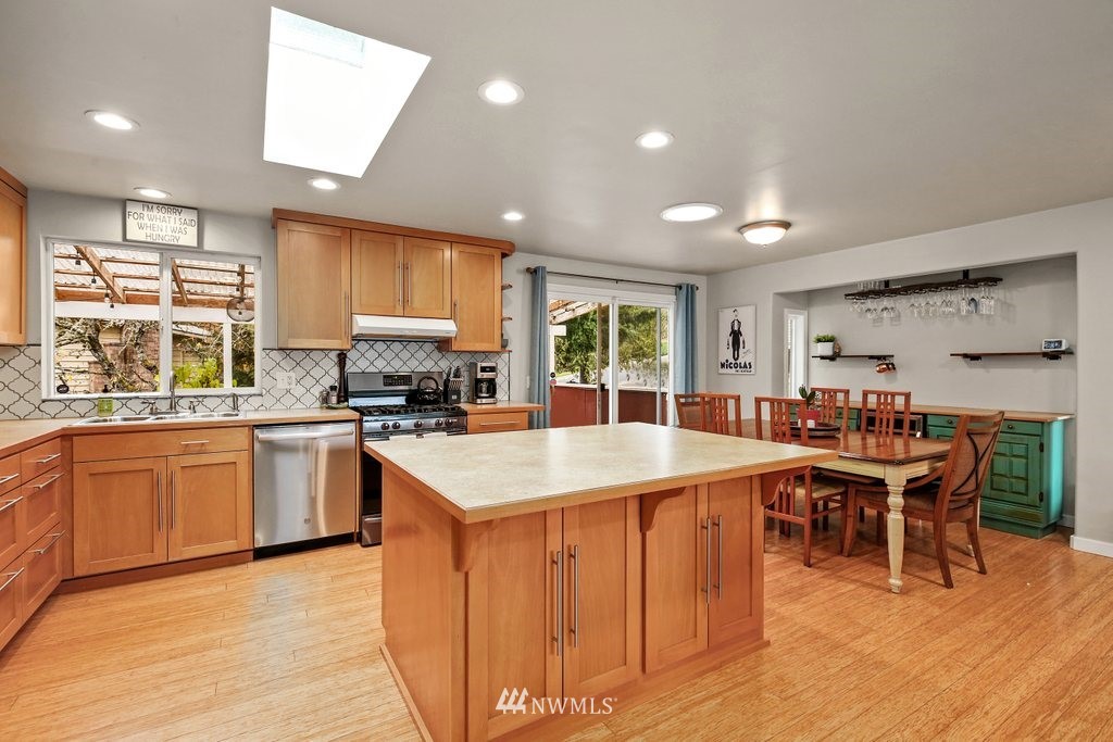12542 Southeast 188th Place Renton, WA 98058 - Photo 5 of 30 Gallery Image 5