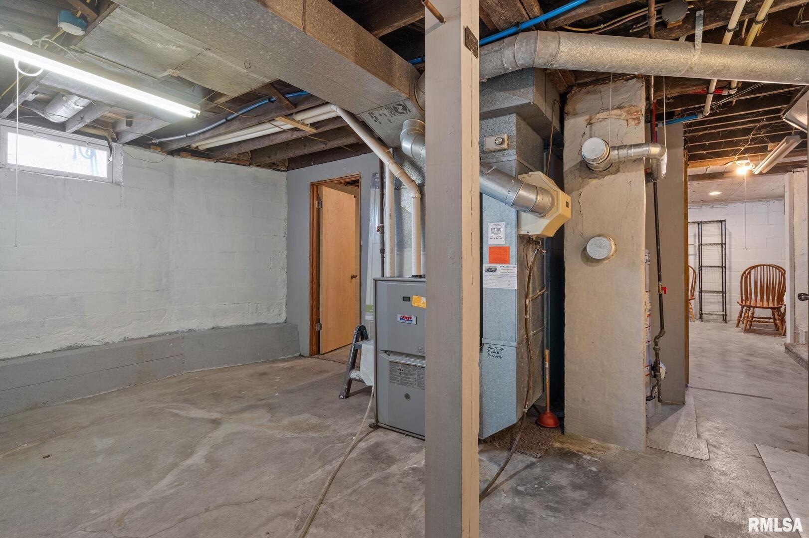 1602 37th Street Rock Island, IL 61201 - Photo 25 of 37 a view of a hallway with a glass door