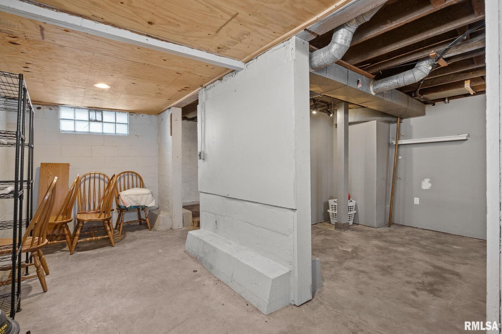 1602 37th Street Rock Island, IL 61201 - Photo 27 of 37 a view of livingroom with furniture