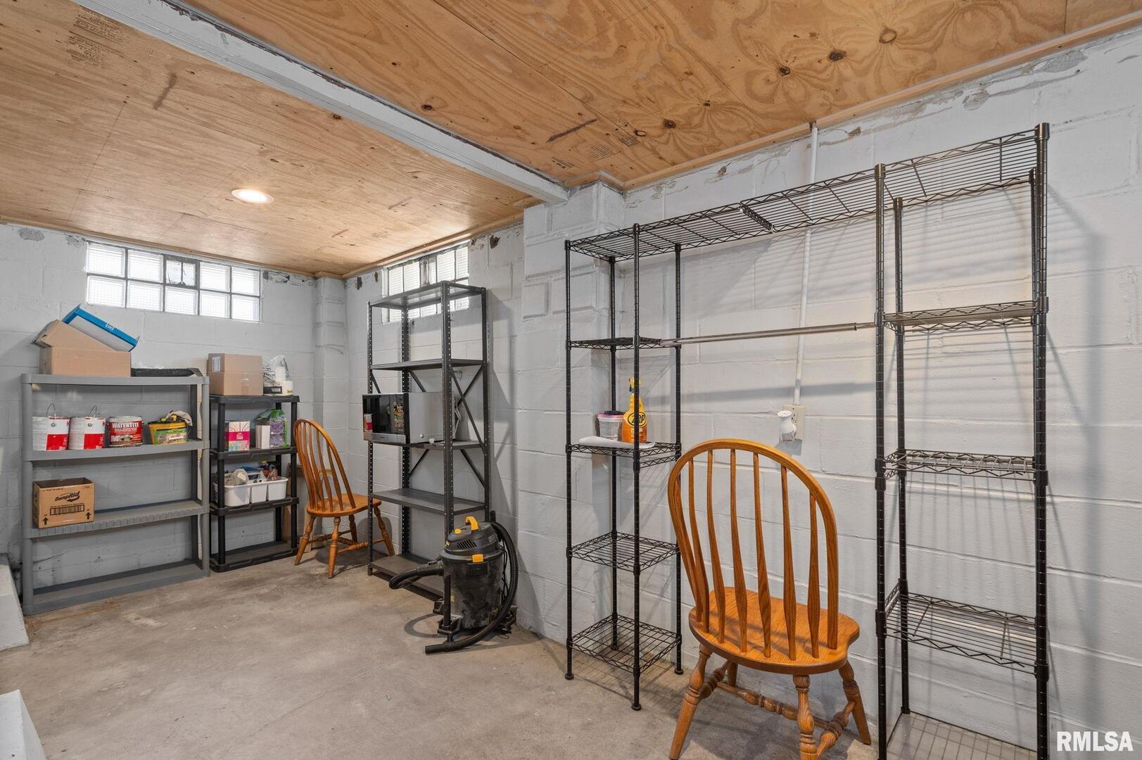 1602 37th Street Rock Island, IL 61201 - Photo 28 of 37 a view of car garage