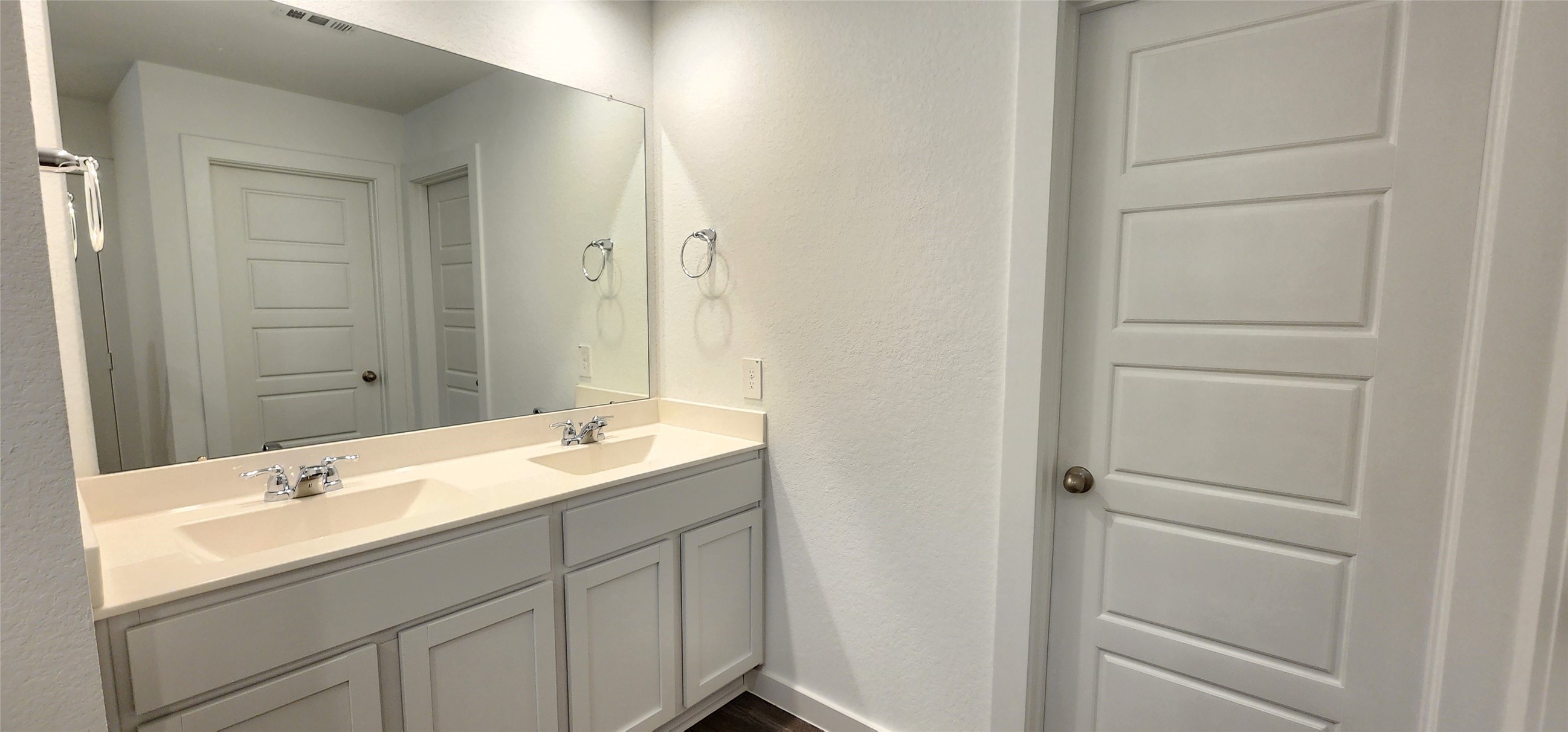 1107 Toledo Bend Pass Rosharon, TX 77583 - Photo 14 of 30 Master bathroom