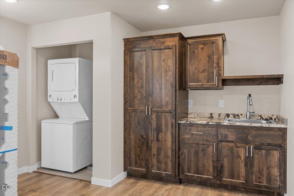 7869 Houston Loop White City, OR 97503 - Photo 4 of 15 a utility room with dryer and washer