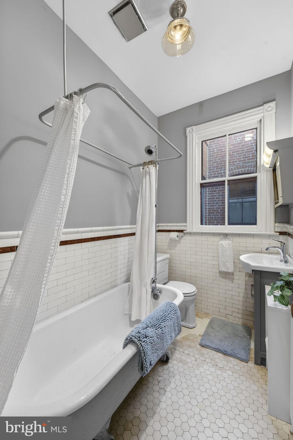 154 13th Street Southeast Washington, DC 20003 - Photo 27 of 42