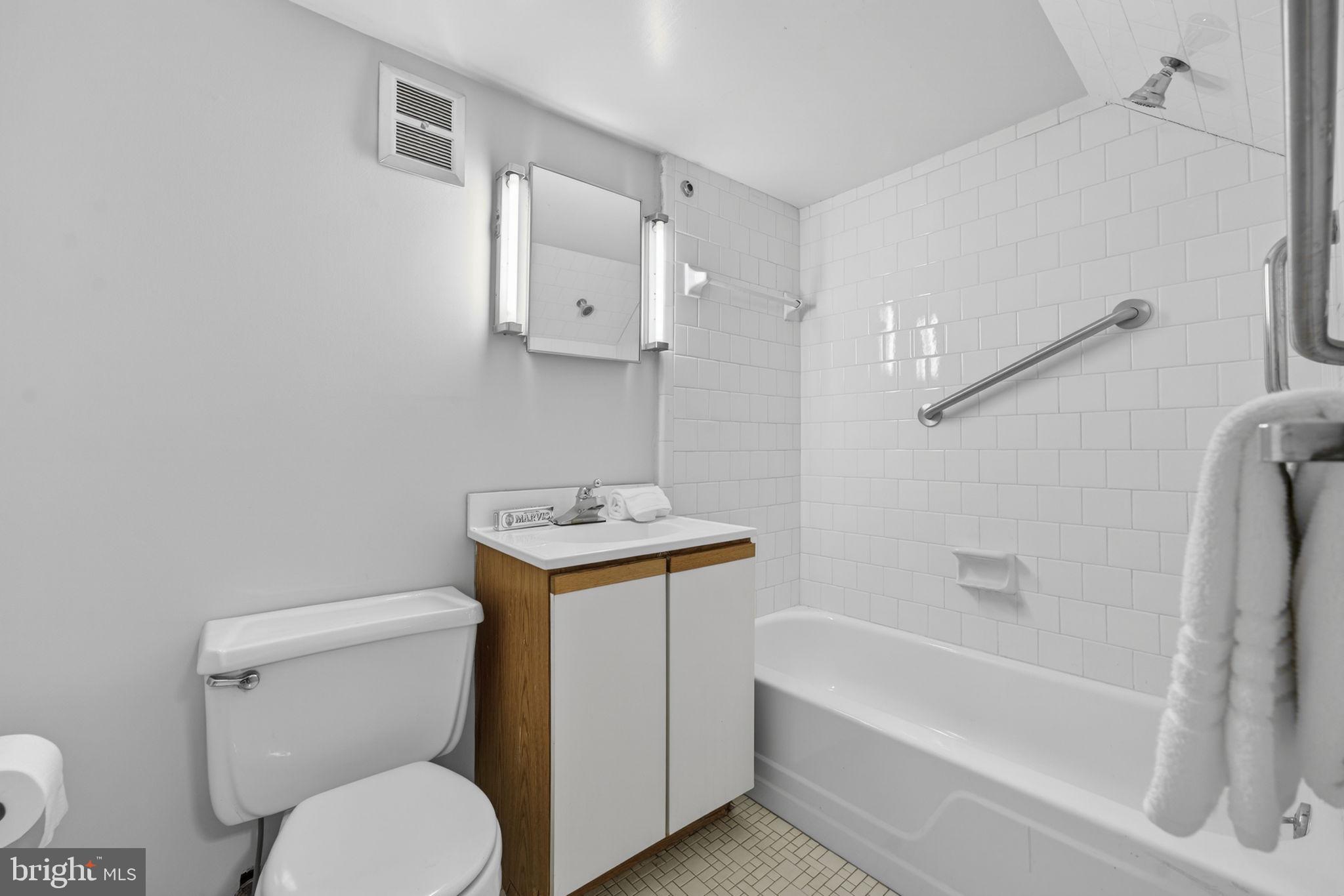 154 13th Street Southeast Washington, DC 20003 - Photo 37 of 42