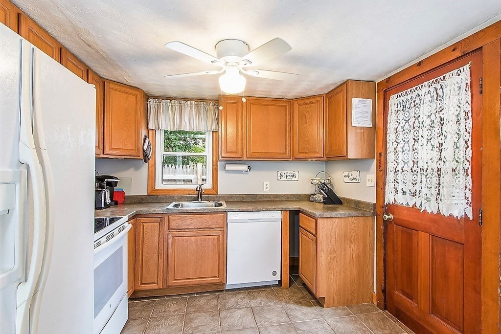 22 Howes Road Yarmouth, MA 02664 - Photo 12 of 22 Gallery Image 12