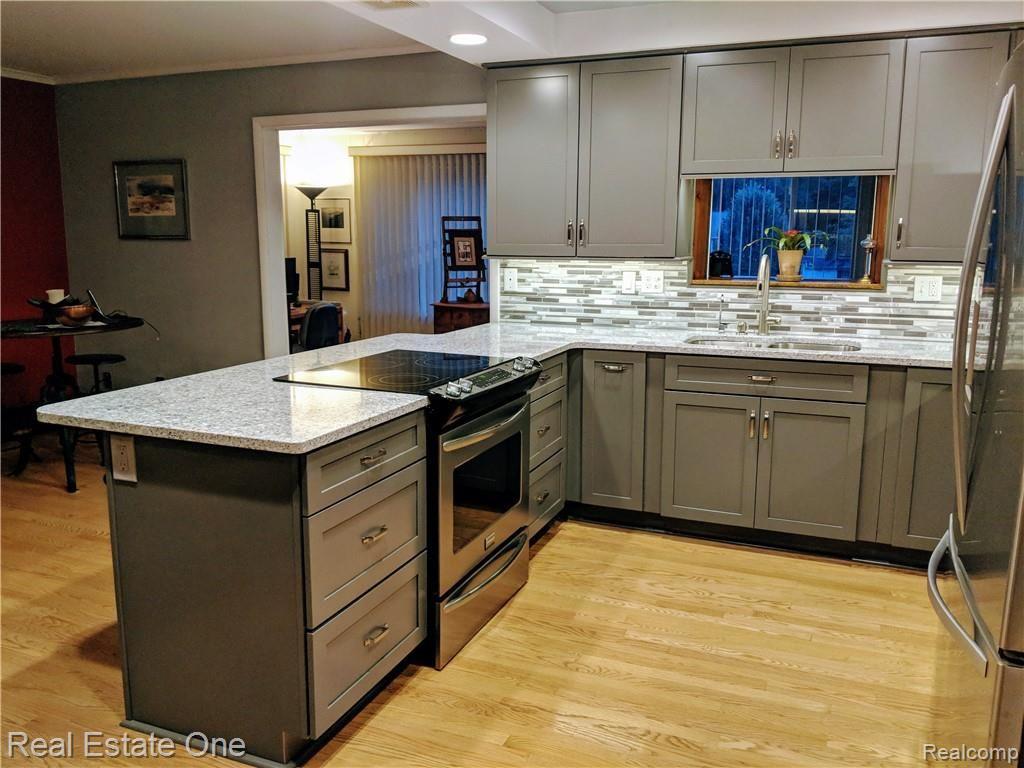 1249 Green Ridge Road Rochester Hills, MI 48309 - Photo 11 of 38