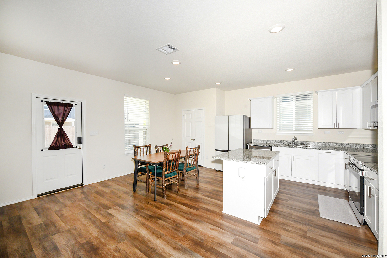 809 Beacon Heights Seguin, TX 78155 - Photo 7 of 37