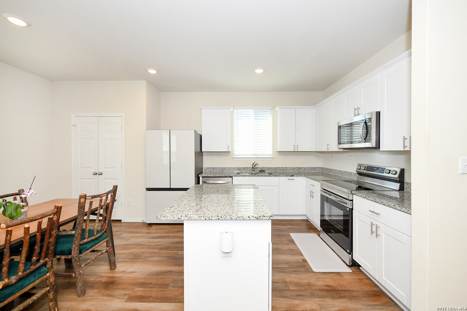 809 Beacon Heights Seguin, TX 78155 - Photo 10 of 37