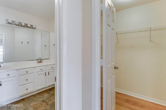 $2,575 | 3612 Miles Lane, Ocean Springs, MS 39564