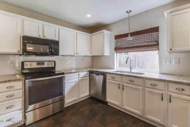 $2,575 | 3612 Miles Lane, Ocean Springs, MS 39564