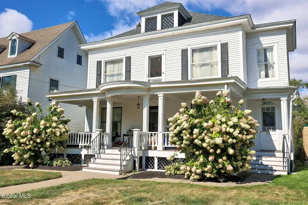 $2,500 | 28 Manning Boulevard, Unit 2, Albany, NY 12203