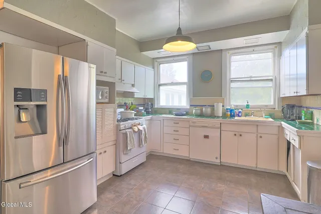 $2,500 | 28 Manning Boulevard, Unit 2, Albany, NY 12203