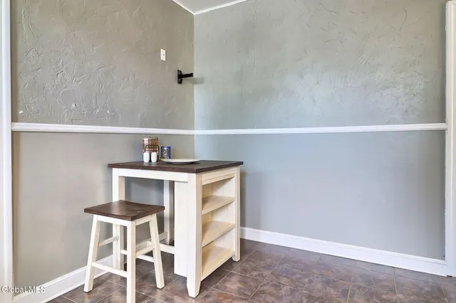 $2,500 | 28 Manning Boulevard, Unit 2, Albany, NY 12203