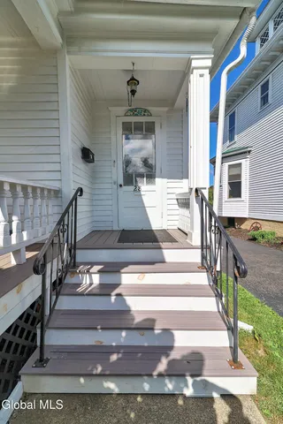 $2,500 | 28 Manning Boulevard, Unit 2, Albany, NY 12203