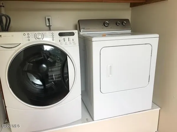 $2,500 | 28 Manning Boulevard, Unit 2, Albany, NY 12203