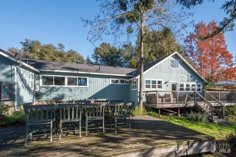 a view of a yard in front of house