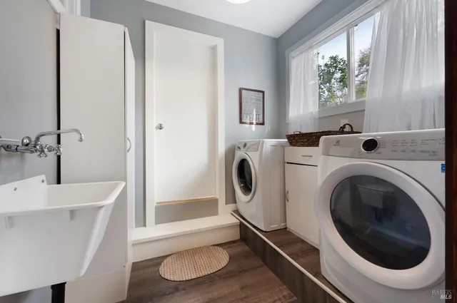 $1,175,000 | 8931 Oak Grove Avenue, Sebastopol, CA 95472